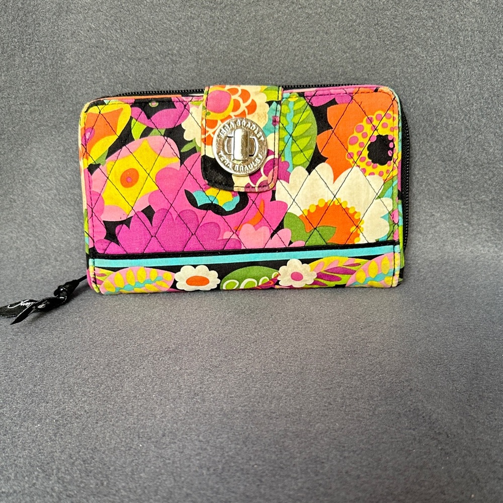Vera Bradley Turn Lock Wallet in Va Va Bloom